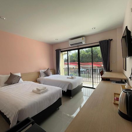 โรงแรมนิยม เอสทีเอ็น 2 - Niyom Stn 2 Hotel Ban Phue Kültér fotó